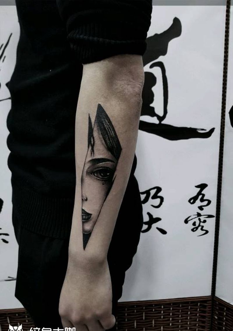 美女一枚纹身图片