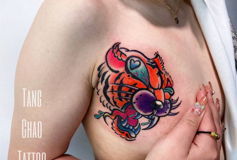 乳房里面有老虎纹身图片_胸部Old School纹身图案