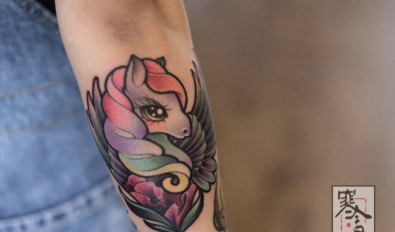 马纹身图片_手臂New School纹身图案