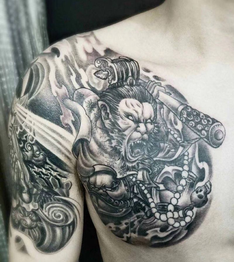 半胛黑灰  彩色纹身图片_胸部纹身图案