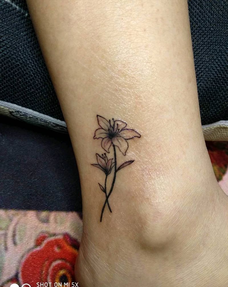 脚踝小花纹身图片