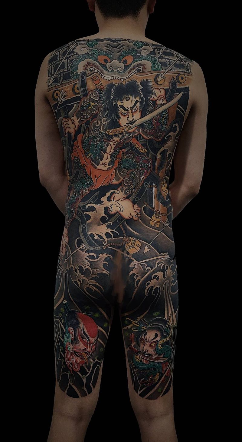 张顺纹身图片_背部老传统纹身图案
