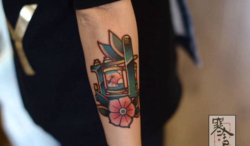 纹身机纹身图片_手臂Old School纹身图案