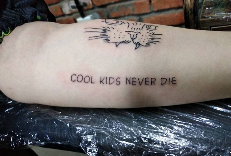 线条恶猫纹身图片