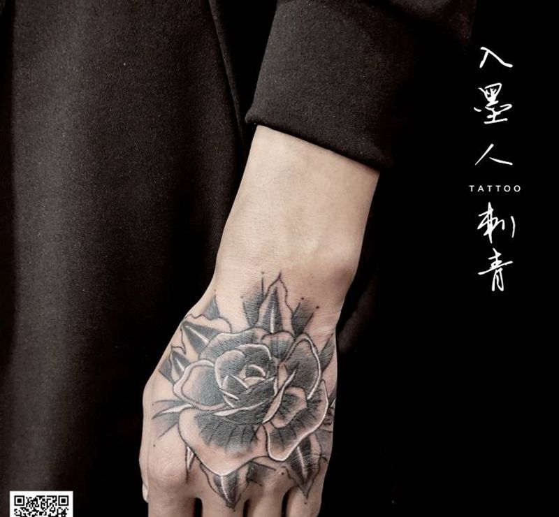 玫瑰纹身图片_欧美写实纹身图案