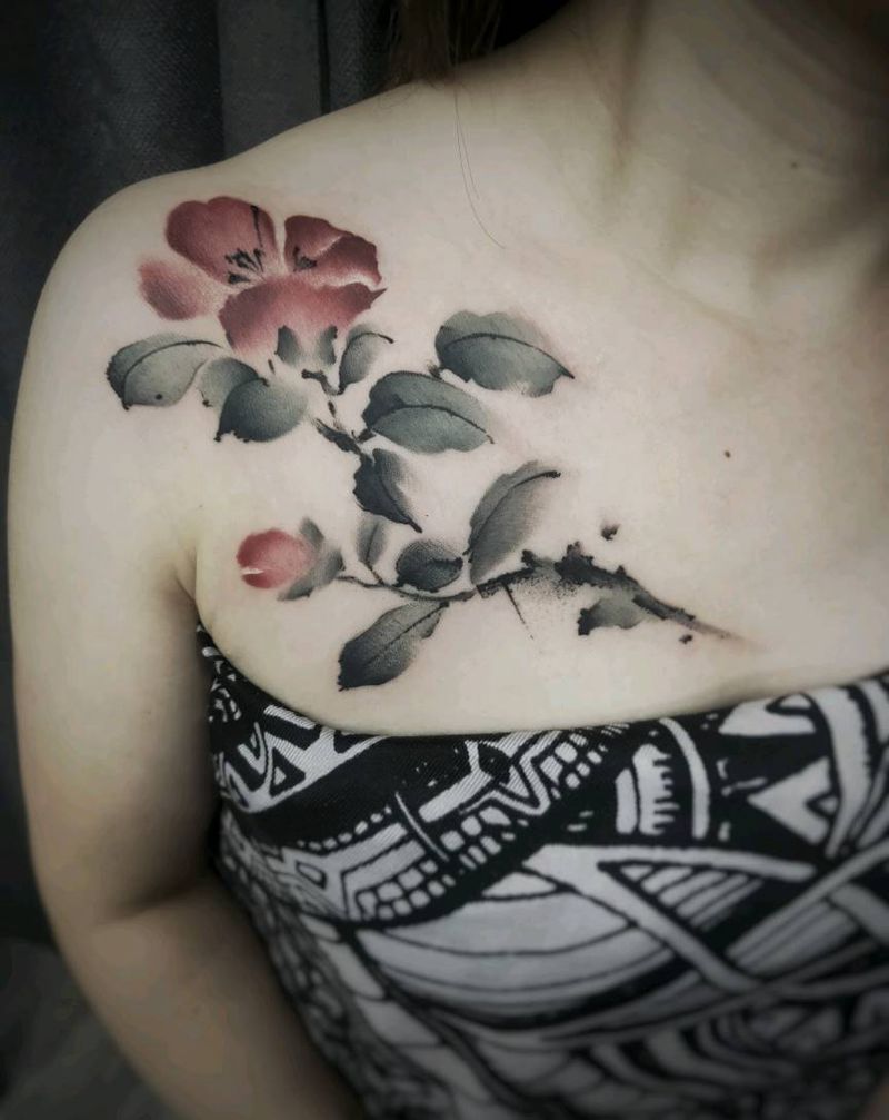 茶花纹身图片_胸部纹身图案
