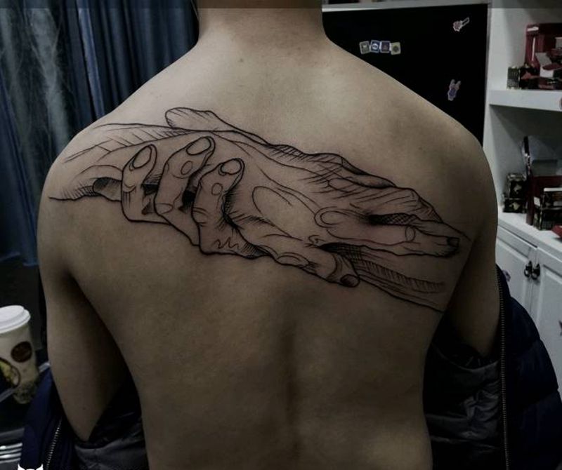 拥抱之手纹身图片