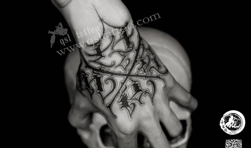 手背 奇卡诺设计英文字母纹身图片