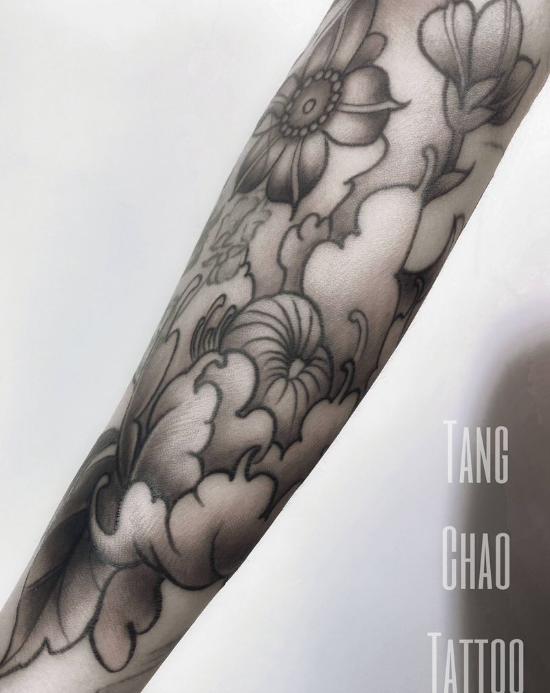 牡丹花下死，做鬼也风流。纹身图片_手臂新传统纹身图案