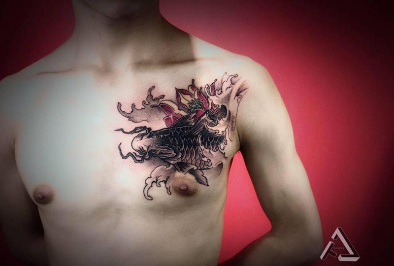 鱼跃此时海 花开彼岸天纹身图片_胸部新传统纹身图案