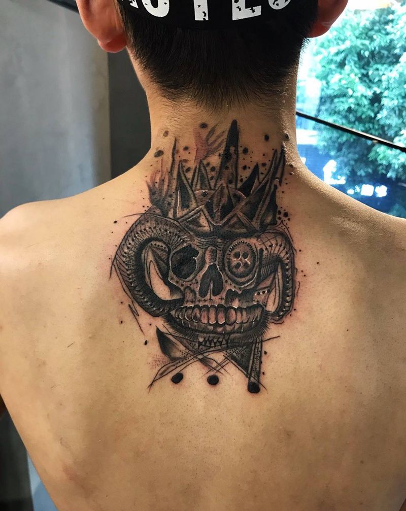 混乱（遮盖作品）纹身图片_颈部欧美写实纹身图案