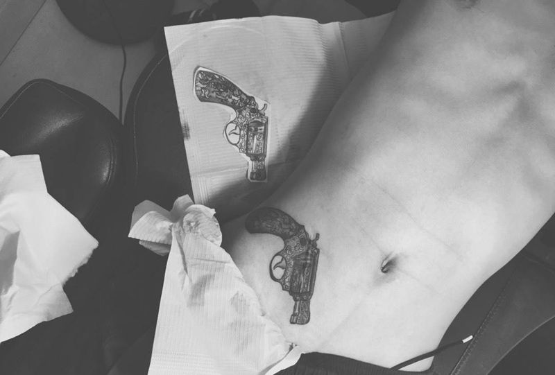 手枪纹身图片