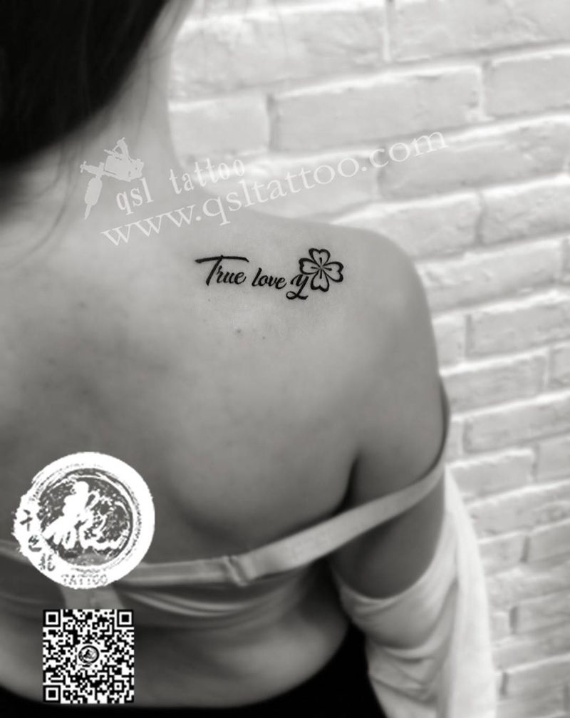 肩胛骨 英文➕四叶草纹身图片