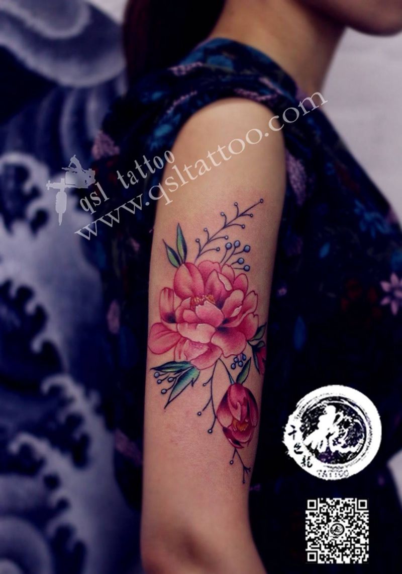 大臂外侧 牡丹花纹身图片