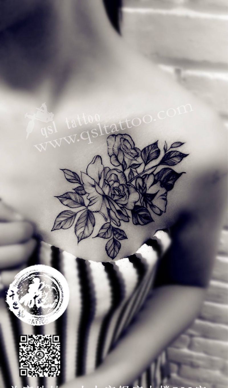 胸口 线条花纹身图片