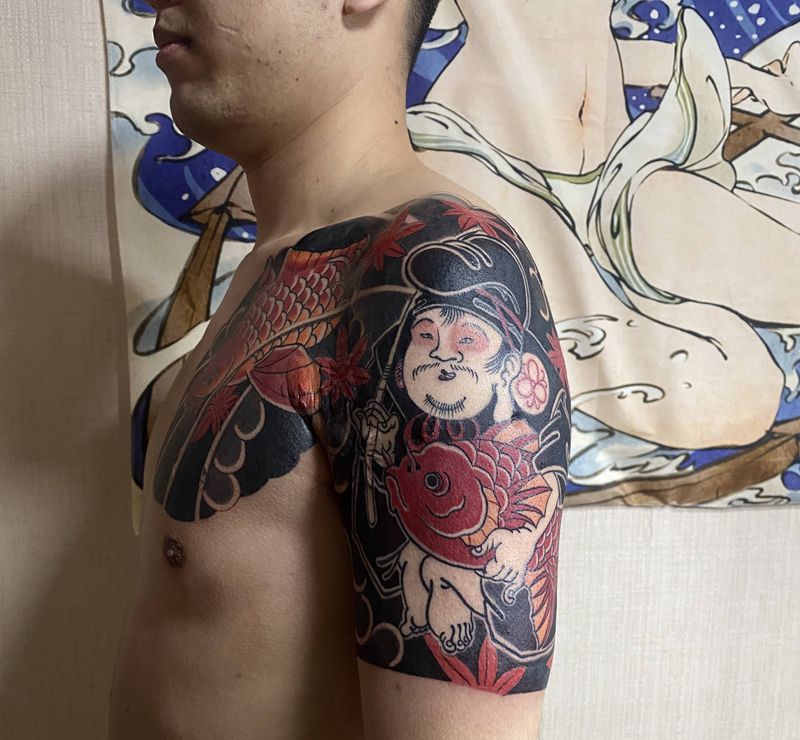 半甲遮盖纹身图片_肩部老传统纹身图案