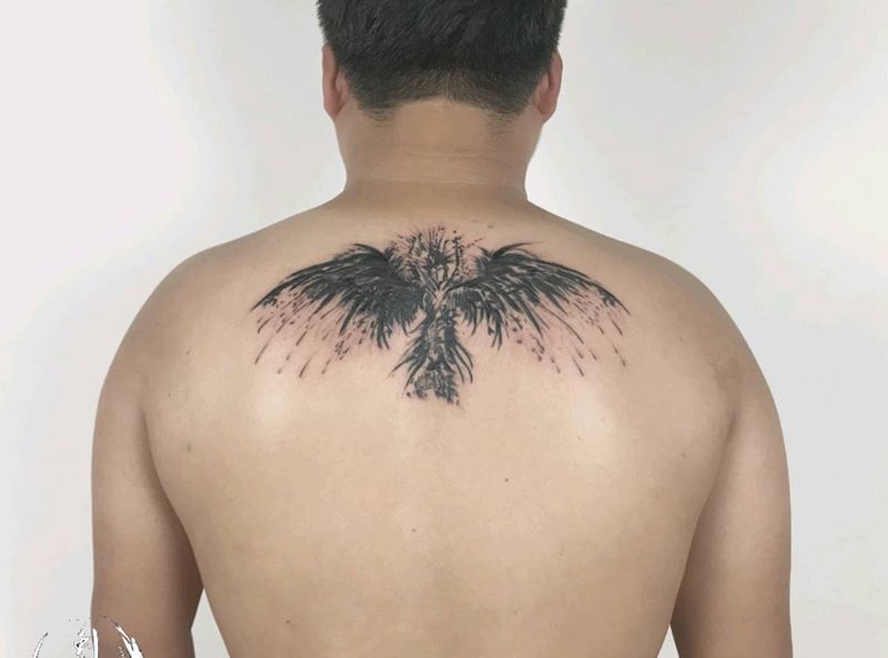 抽象天使纹身图片_背部抽象纹身图案