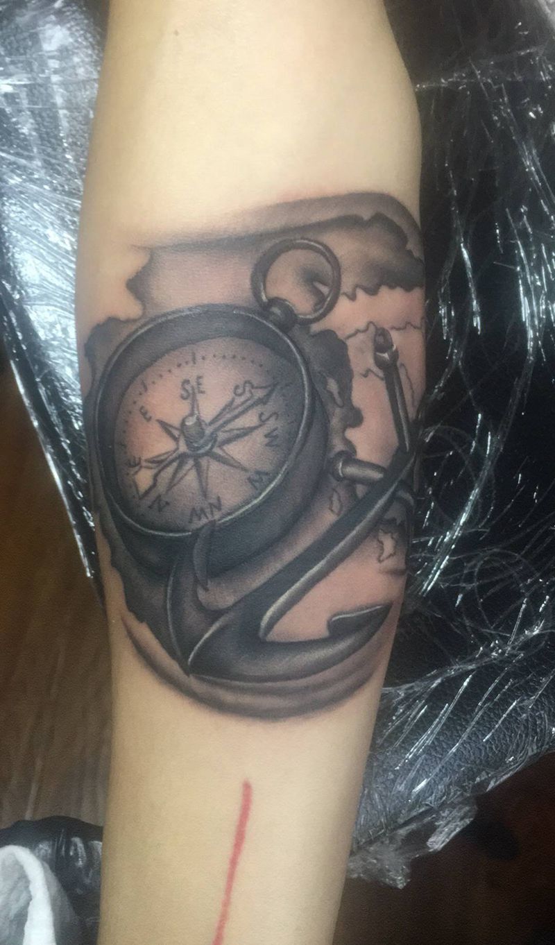 欧美指南针纹身图片_手臂纹身图案