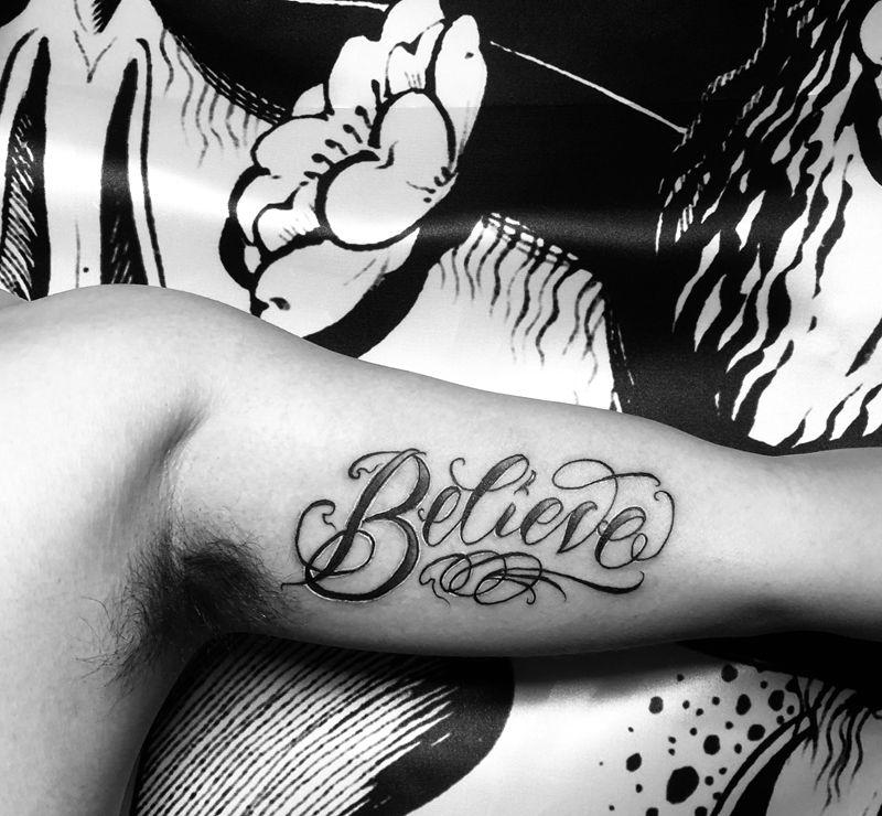 英文花体纹身图片_手部花体字纹身图案