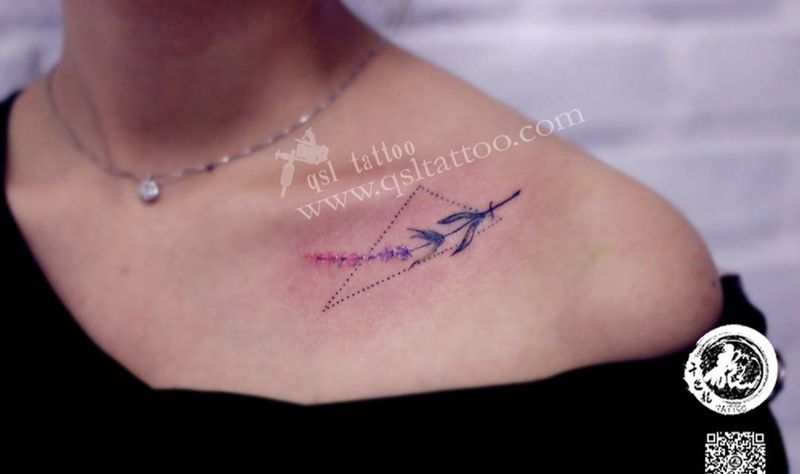 锁骨 叶子纹身图片