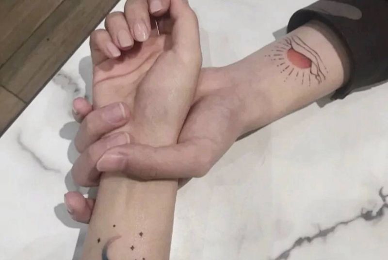 情侣款纹身图片_手部纹身图案