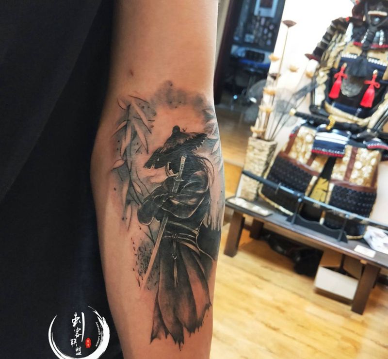 侠客纹身图片_手臂遮盖设计纹身图案