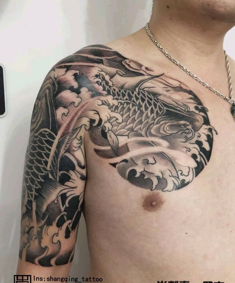 鱼半甲纹身图片