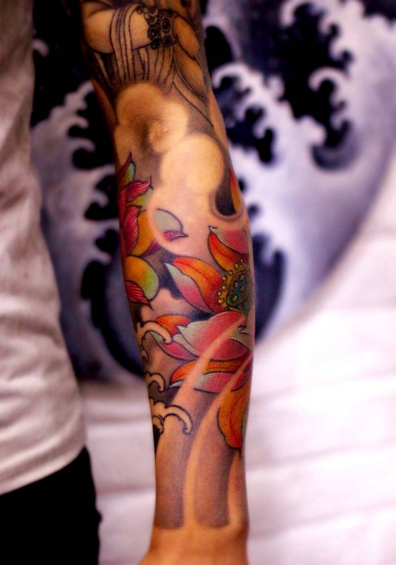 荷花 出淤泥而不染纹身图片