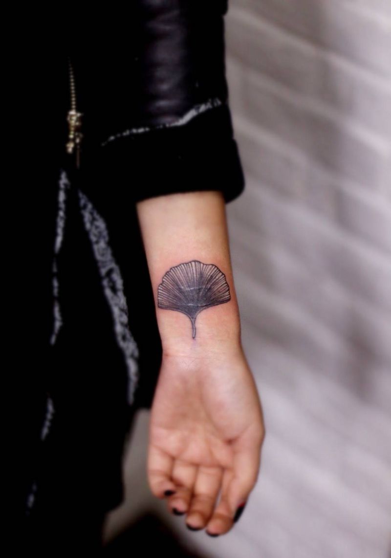 银杏叶纹身图片