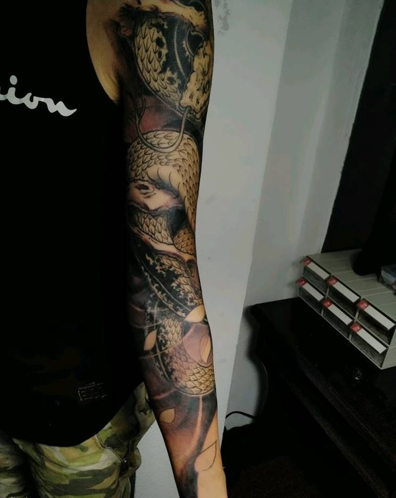 大蛇未完纹身图片