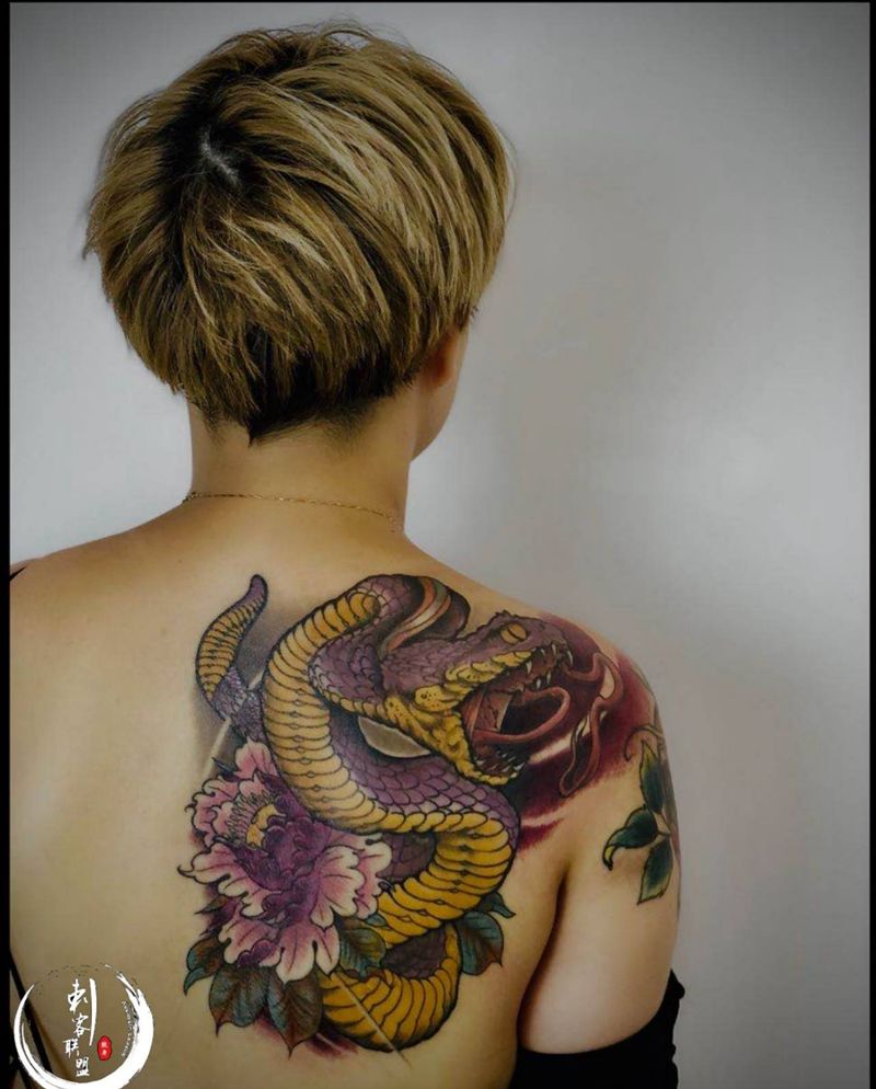 大蛇纹身图片_背部新传统纹身图案