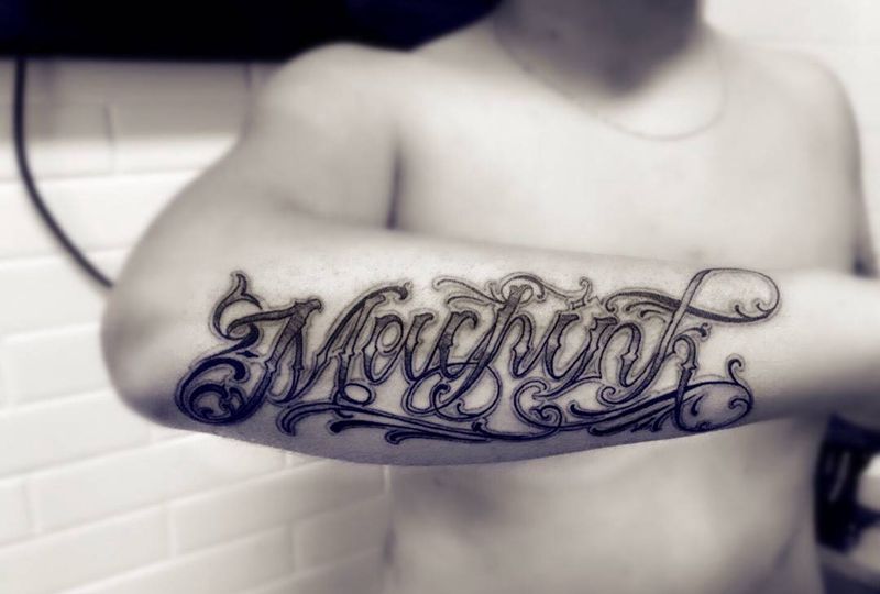 小臂外侧 奇卡诺花体纹身图片