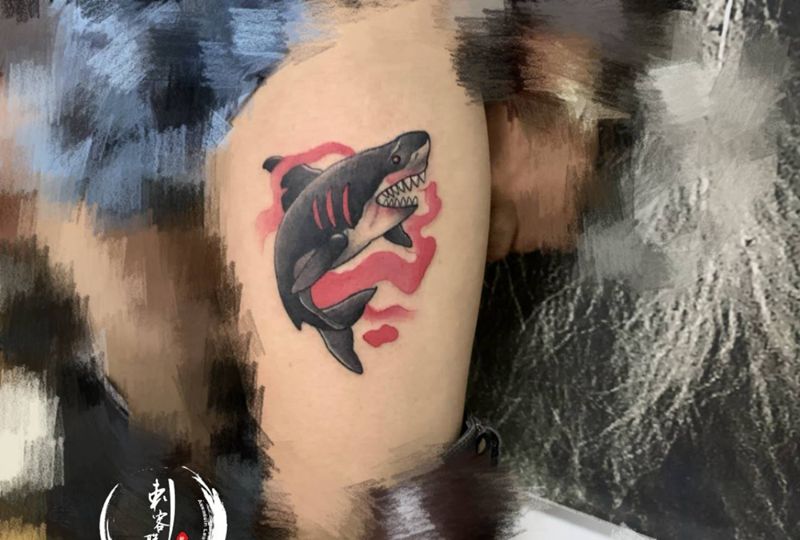 小白鲨纹身图片_腿部Old School纹身图案