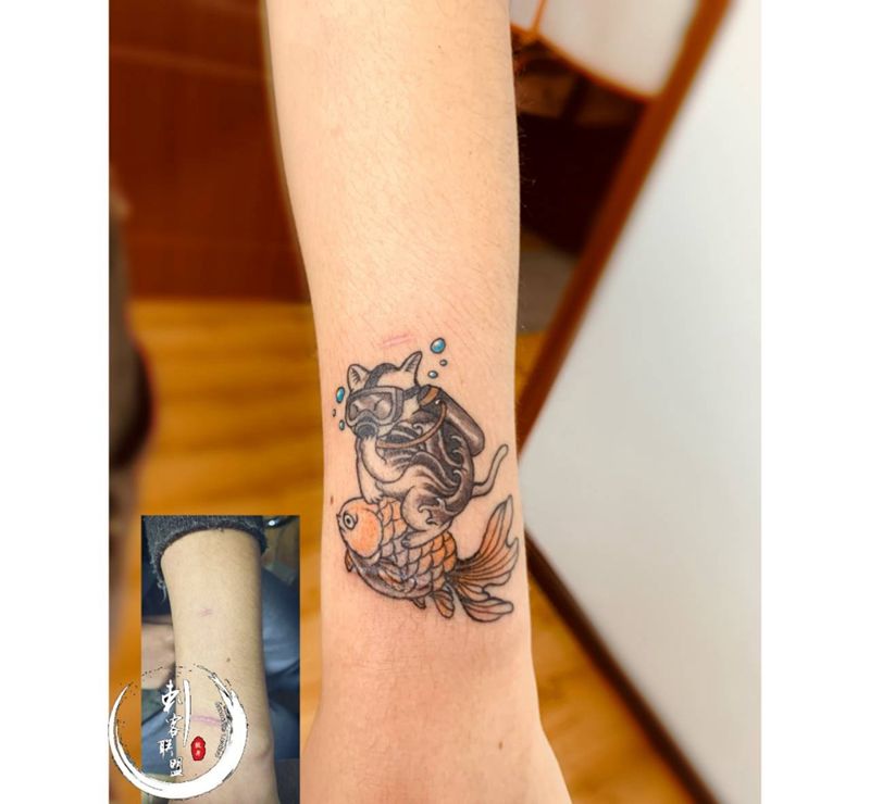 遮盖纹身图片_手臂New School潜水猫纹身图案