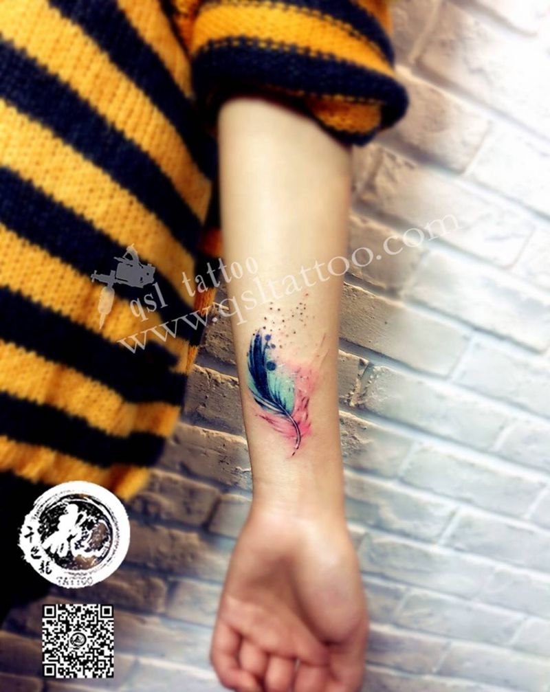 小臂内侧 羽毛纹身图片