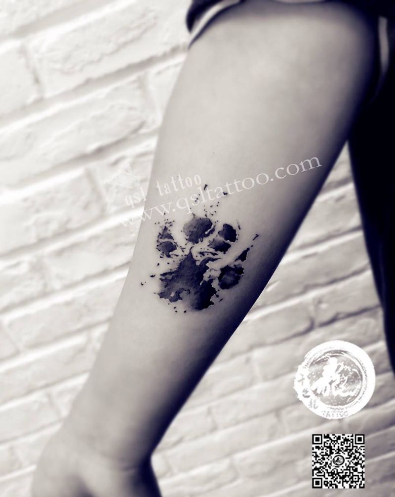 泼墨爪印纹身图片