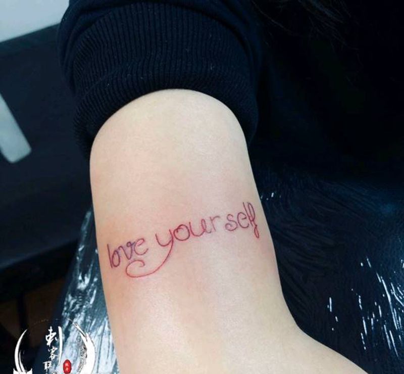 字体纹身图片_手部纹身图案