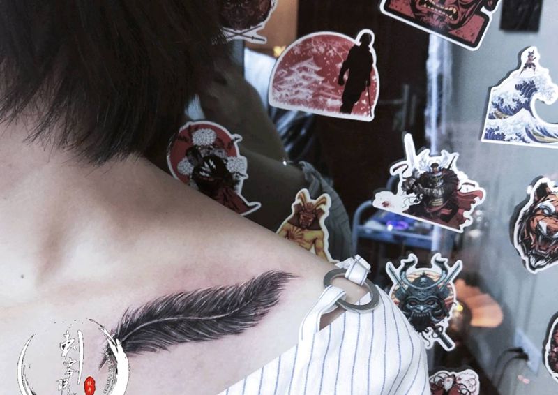 疤痕遮盖（羽毛）纹身图片_肩部羽毛纹身图案