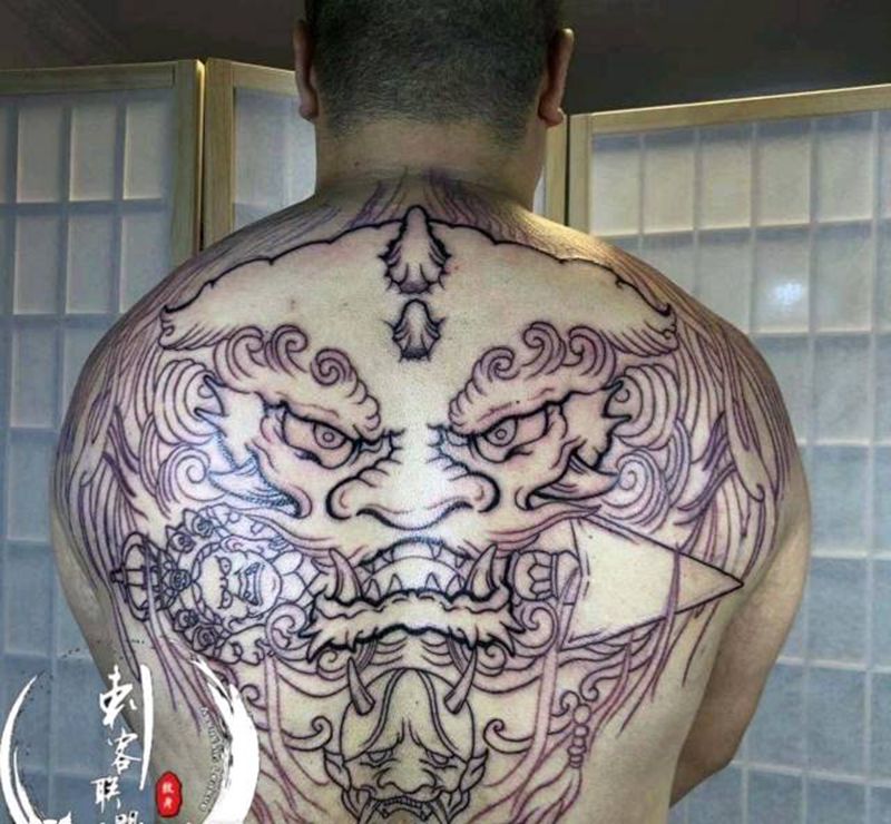 新传统神兽纹身图片_背部新传统纹身图案