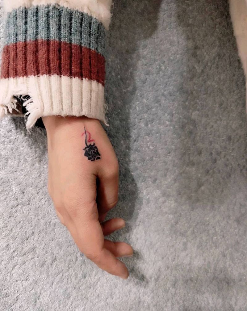 花纹身图片_手部纹身图案