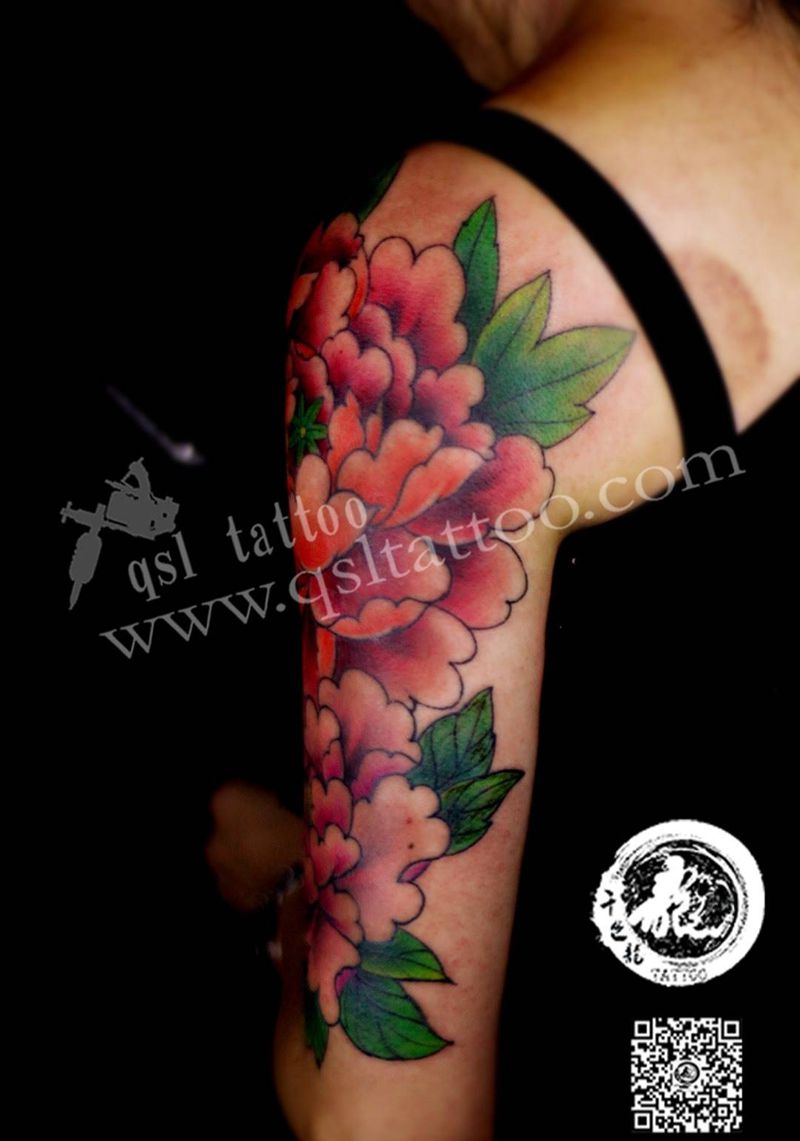大臂外侧 牡丹花卉纹身图片