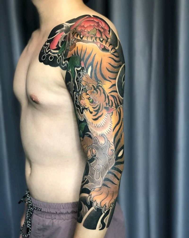 7分花臂纹身图片_胸部手臂老传统新传统纹身图案