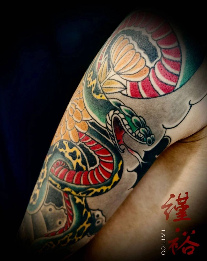 蛇于菊纹身图片_老传统纹身图案