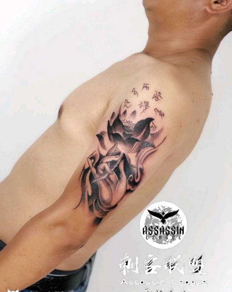 莲花佛手纹身图片_手臂老传统纹身图案