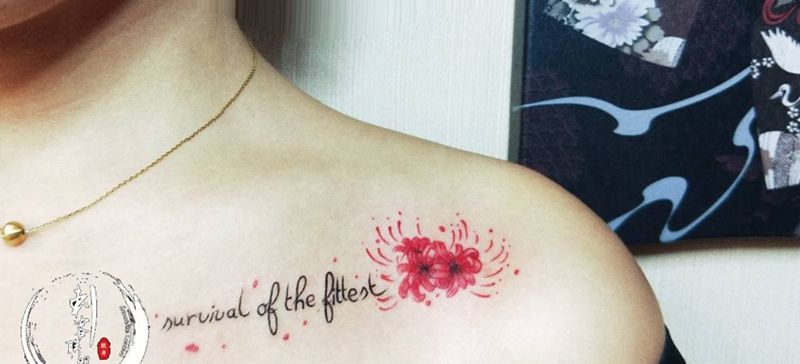 彼岸花纹身图片_肩部胸部纹身图案