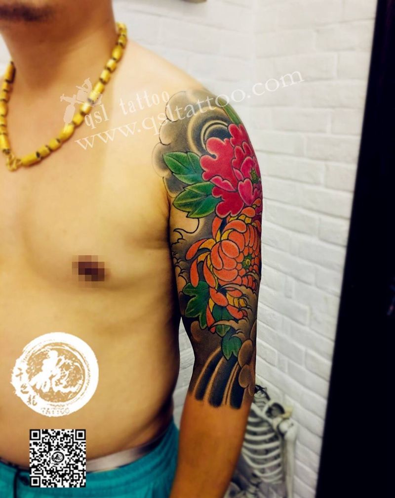 五分袖 牡丹菊花纹身图片