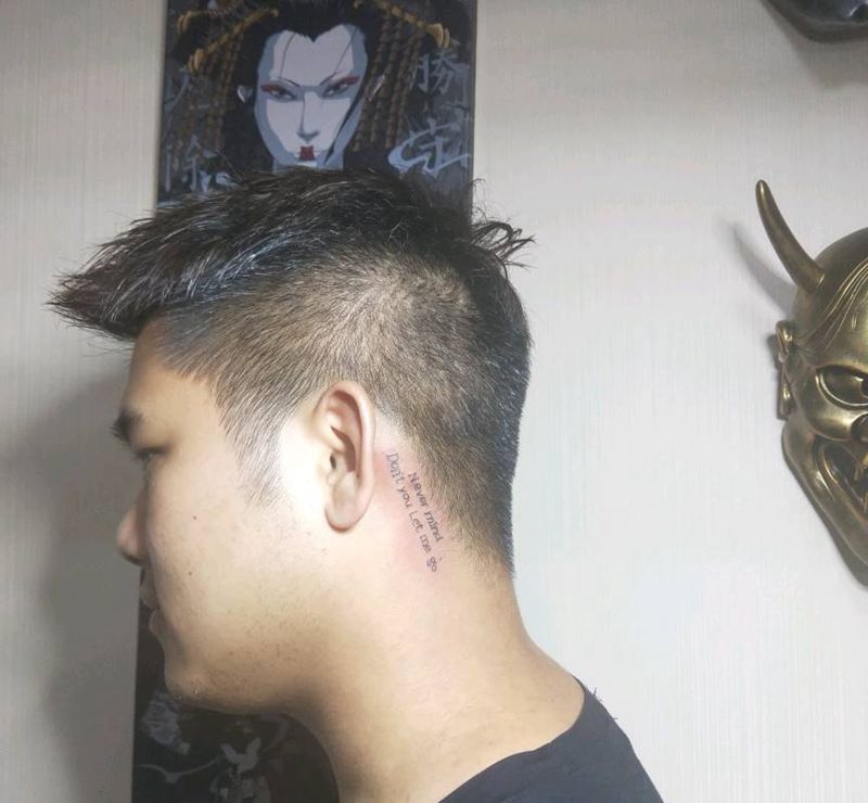 字体纹身图片_颈部字体纹身图案