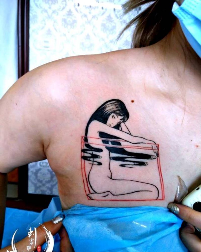 女子沐浴纹身图片_New School纹身图案