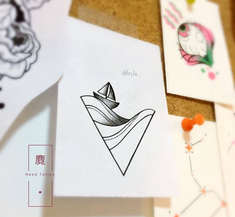 友谊的小船纹身图片_腰部纹身图案