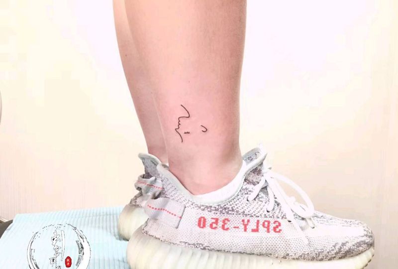 脑子进水纹身图片_脚部点刺纹身图案